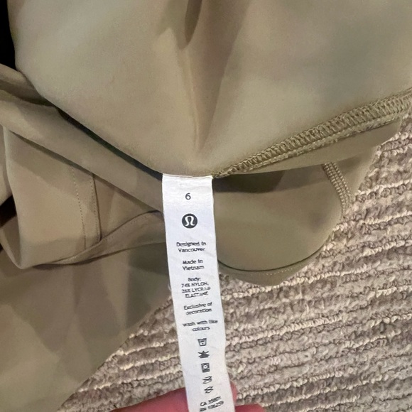 Green, cool design lulu size 6 leggings!! - Picture 7 of 7